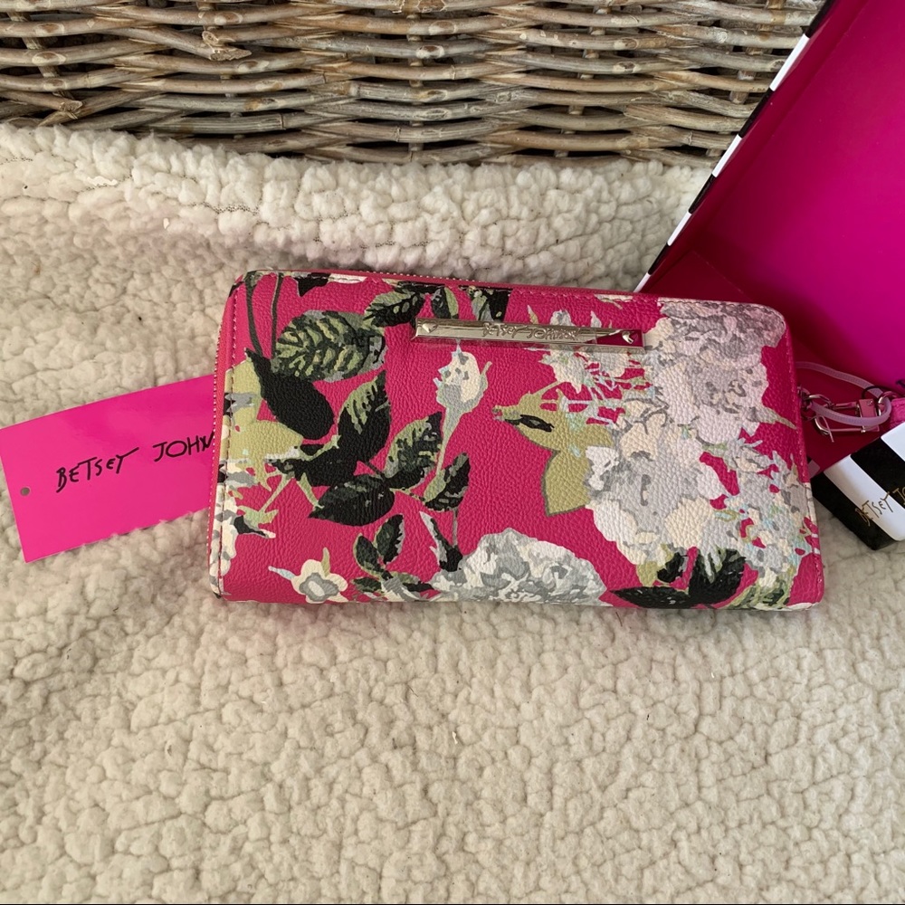 Betsey  Johnson new floral wristlet   NWT